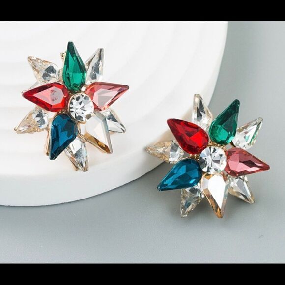 🌺 Betsey Johnson stunning flower burst crystal studs 🌺 - Picture 3 of 3
